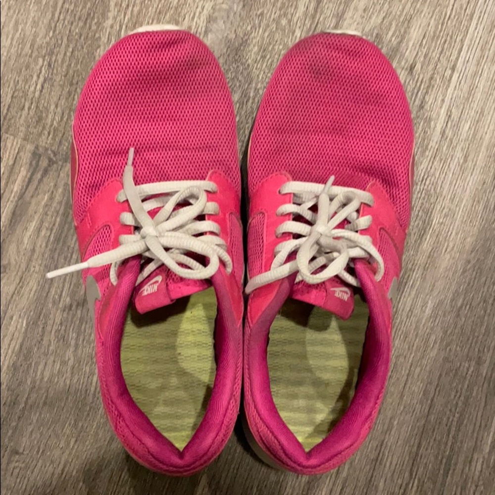Nikes - Picture 5 of 6
